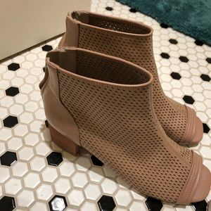 Kelsi dagger heeled tan boots. New